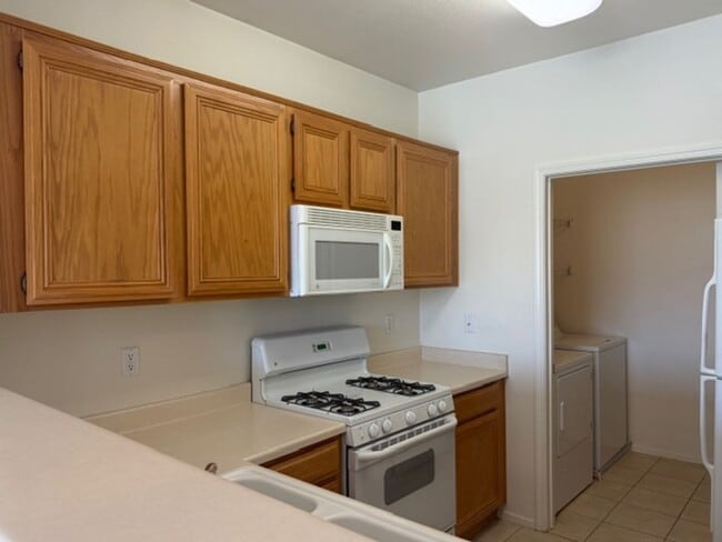 Building Photo - GUARD GATED TOP FLOOR PRIVATE 1 BED CONDO FEATURING A DETACHED 1 CAR GARAGE