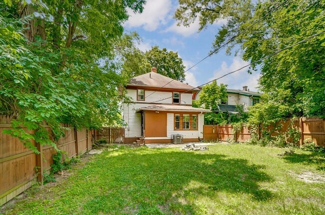 Building Photo - Spacious Three Bedroom in Dayton!