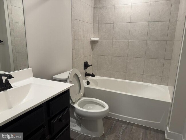 Building Photo - 10323 Quillback St