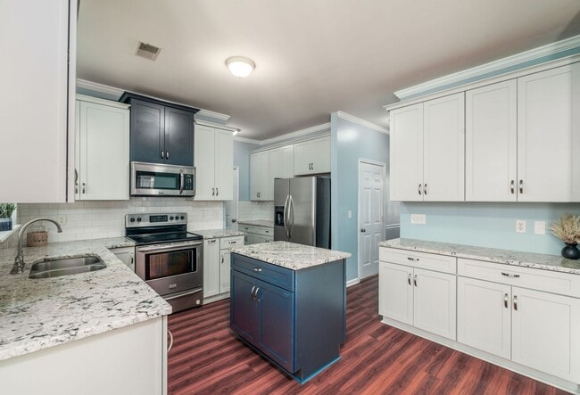 Building Photo - Your Modern West Ashley Retreat!