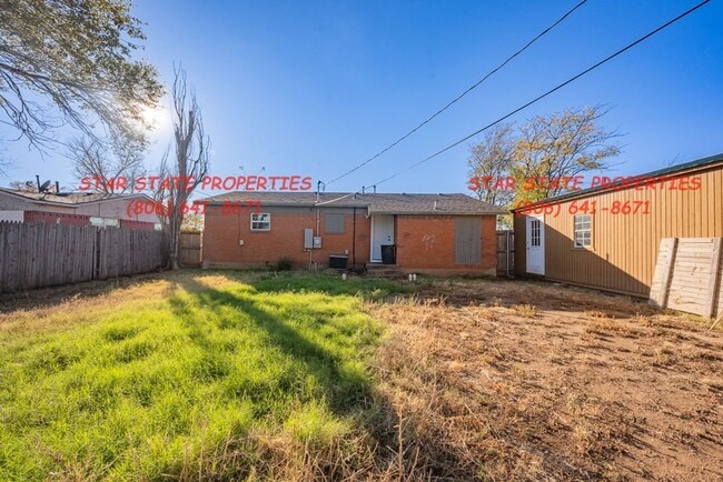 Building Photo - Beautiful 3 bed across from school