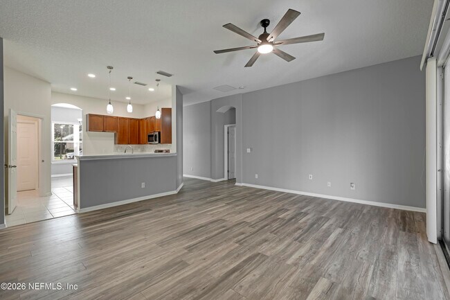 Building Photo - 695 Sid Dr