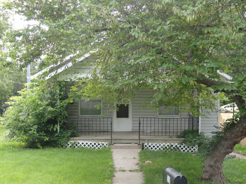 Primary Photo - 528 S Cedar Ave