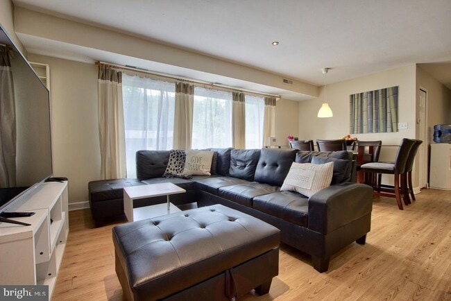 Building Photo - 10026 Fair Wds Dr