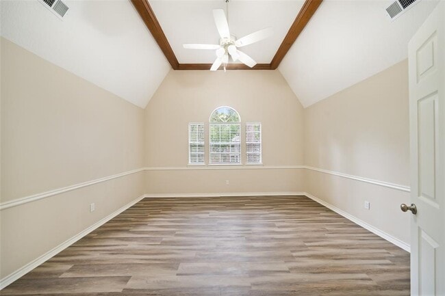 Building Photo - 135 Towering Pines Dr