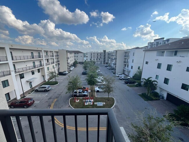 Building Photo - 4740 NW 84th Ct