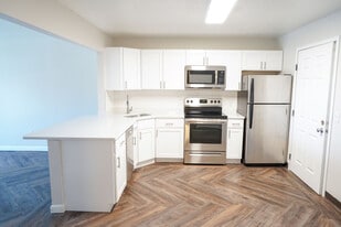 Building Photo - Highwood Village