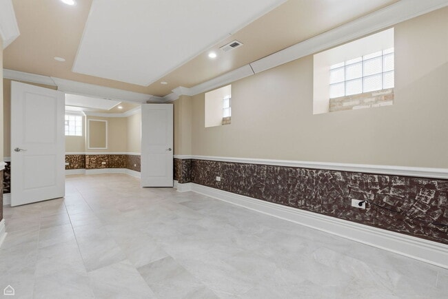 Building Photo - 5614 N Campbell Ave