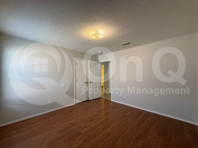 Building Photo - 4240 Hunters Creek Dr