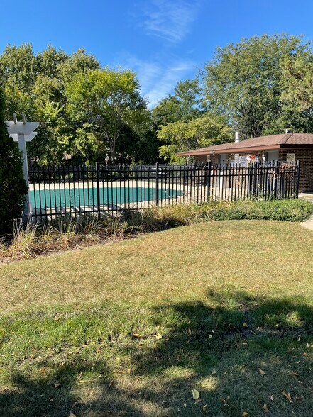 Summer pool - 650 Perrie Dr