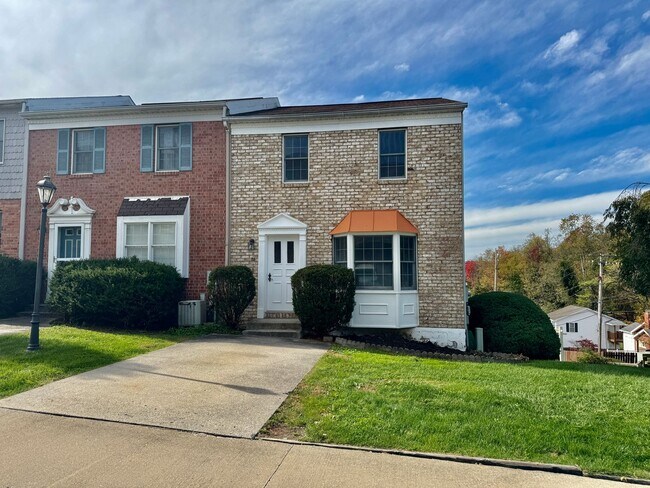 Primary Photo - 3 bed/2.5 bath Townhouse near Med Center a...