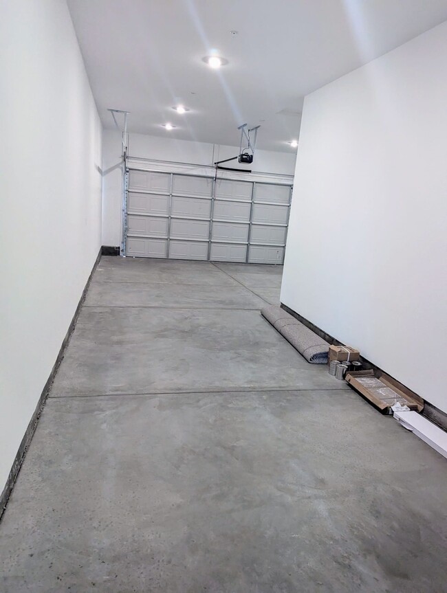 Building Photo - 5069 Brooks Cir