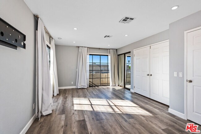 Building Photo - 3780 Ocean View Ave