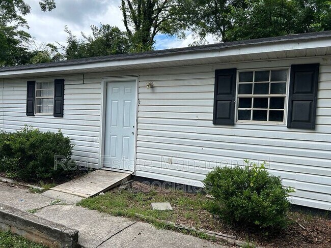 Primary Photo - 413 N Hill St