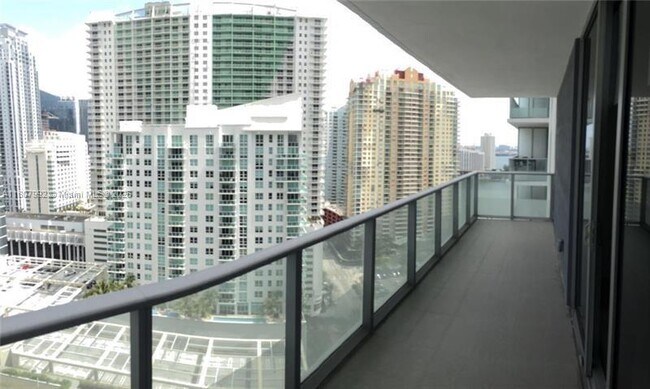 Building Photo - 1300 Brickell Bay Dr