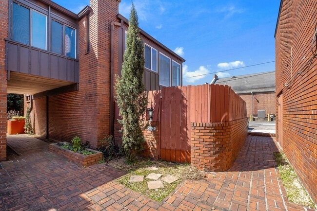 Building Photo - 220 Belmont Rd