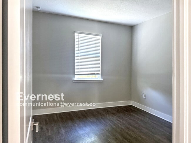 Building Photo - 4336 Las Almanos Ave