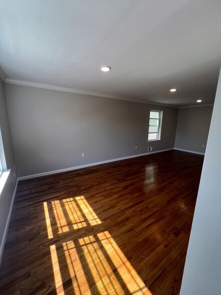 Building Photo - 241 Franklin St