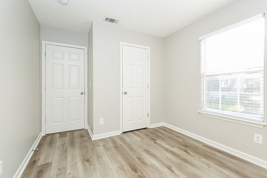 Building Photo - 117 Lyndhurst Dr