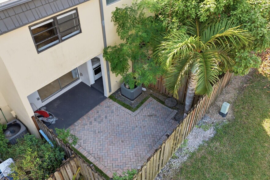 Building Photo - 8313 SW 137th Ave