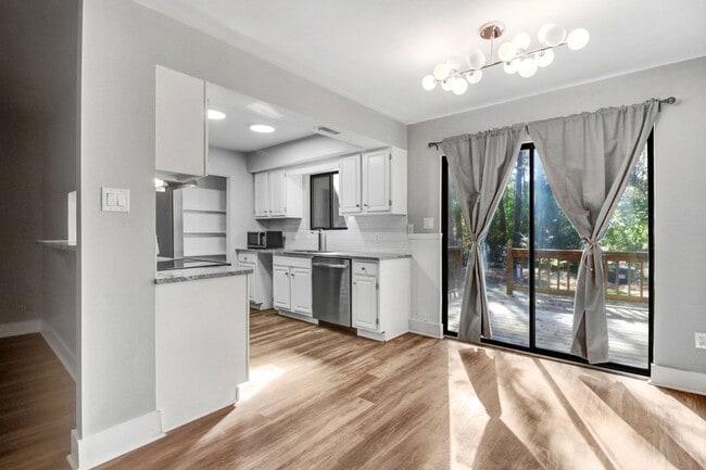 Building Photo - RENOVATED 2 BR | 2 BA Townhome in Goldsboro *less than 2 miles from SJAFB*