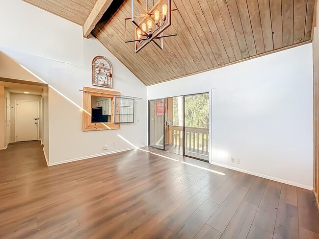 Building Photo - 233 Crown Oaks Way