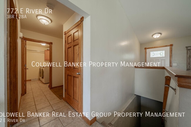 Building Photo - 772 E River Dr