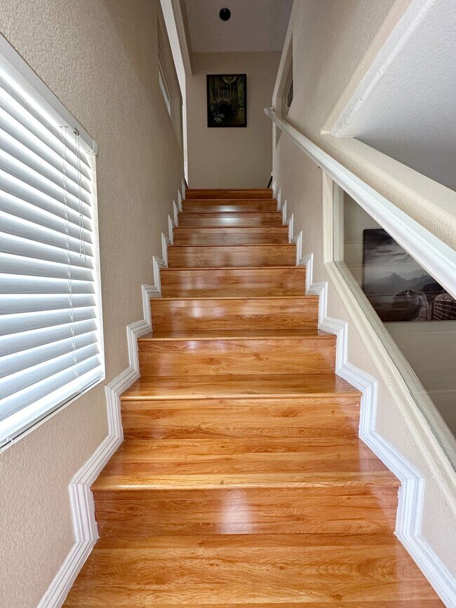 Building Photo - Beautifully Maintained Home Near Schools &...