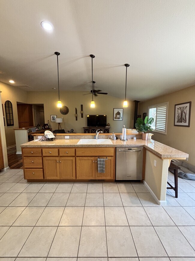 Building Photo - 901 Morgan Ranch Dr