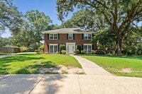 Building Photo - Spacious 4 Bedroom in Desirable Hickory Ridge