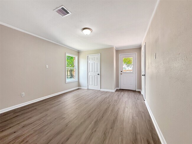 Building Photo - 304 Stimson St