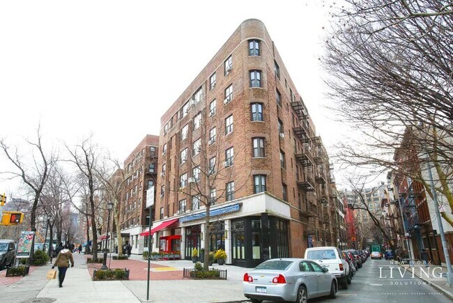 Building Photo - West Village Charming studio apartment in amazing location