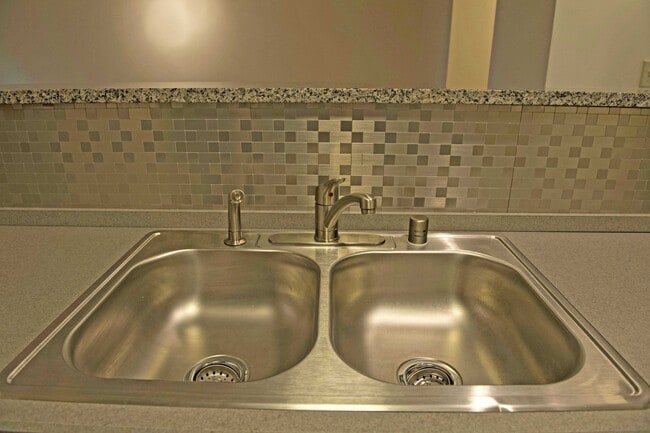 Building Photo - Park Court Apartments