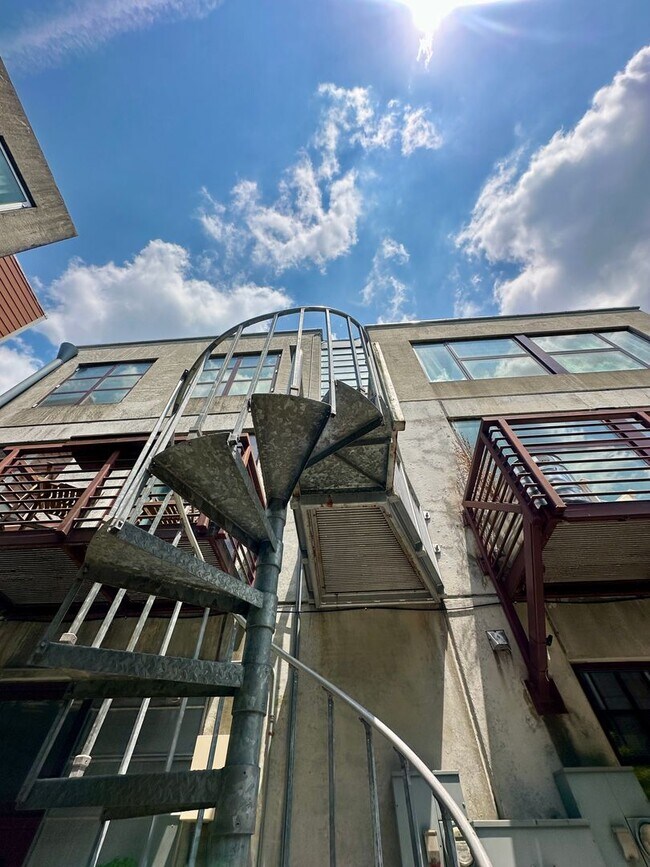 Building Photo - 2 Bed | 1.5 Bath | Starland