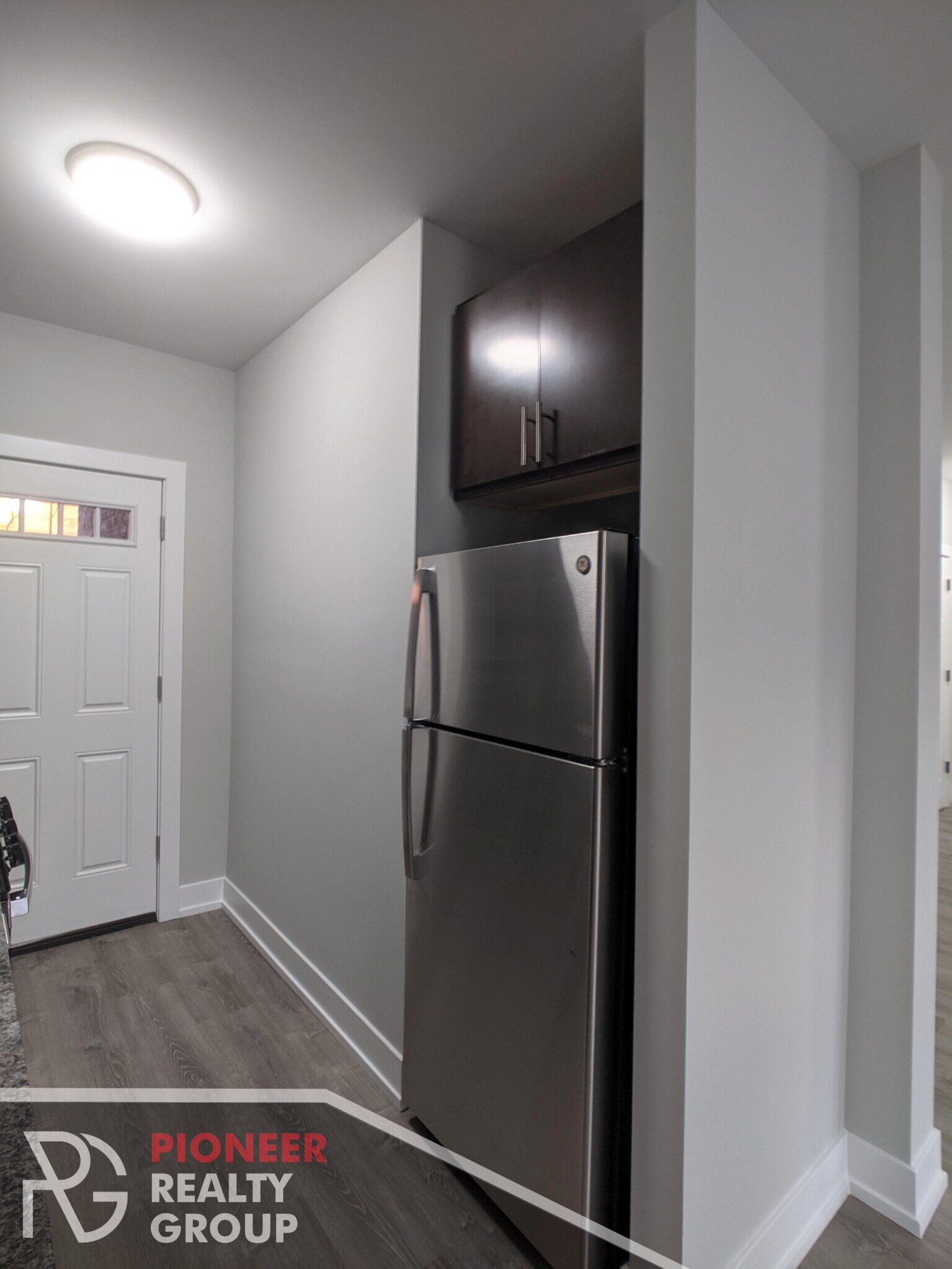 Building Photo - 630 W Cornelia Ave