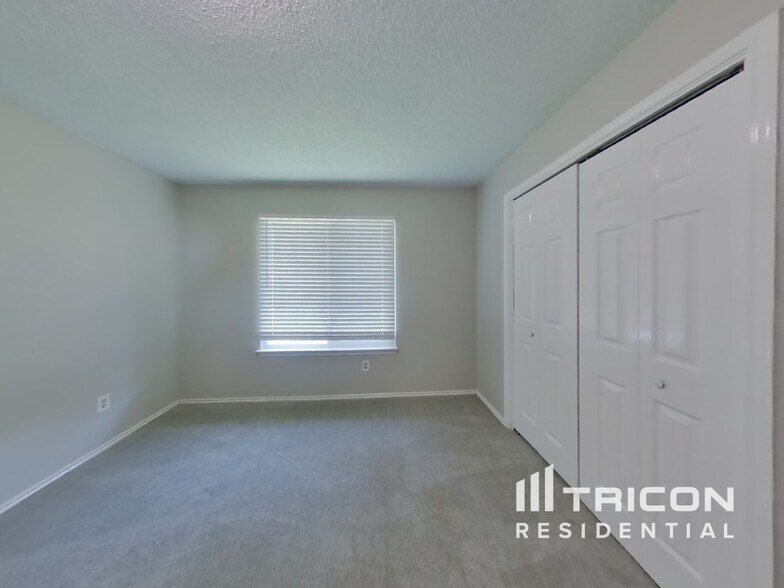 Building Photo - 24018 Spring Sunset Dr