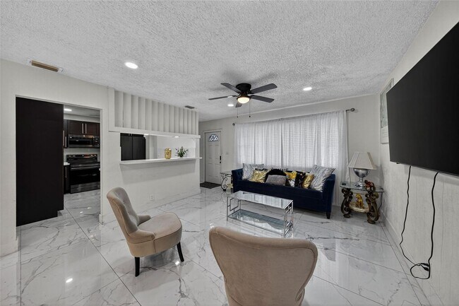 Building Photo - 19621 NW 11th Ct