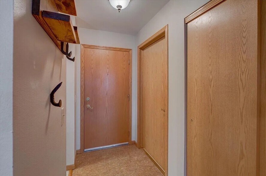 Building Photo - 102 Prairie Heights Dr