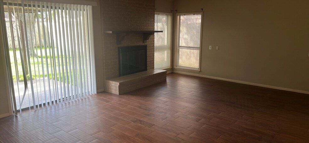 Building Photo - 109 Laguna Dr