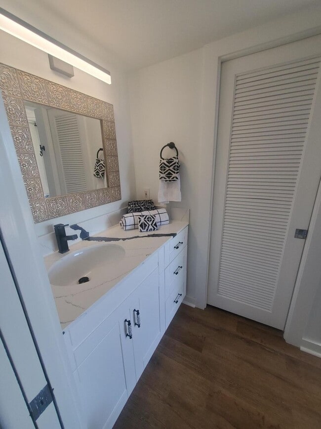 Building Photo - 2425 Presidential Way