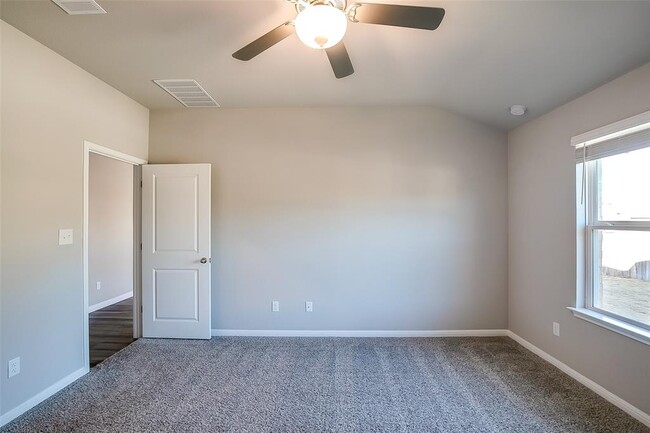 Building Photo - 1601 Longhorn Ranch Dr