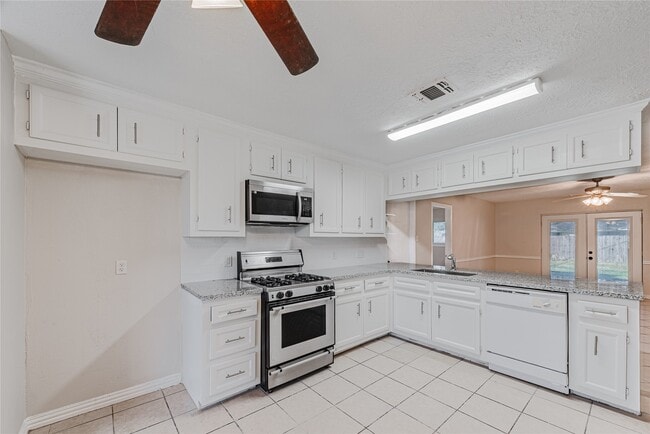 Building Photo - 2021 Kingsdale Dr