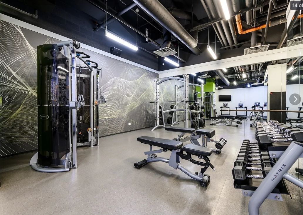 Building Photo - 2555 N Clark St