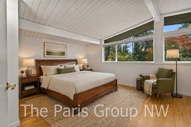 Building Photo - Fantastic Modernized Bridle Trails Mid Century Home * Central A/C, EV Charger, Exceptional Outdoo...
