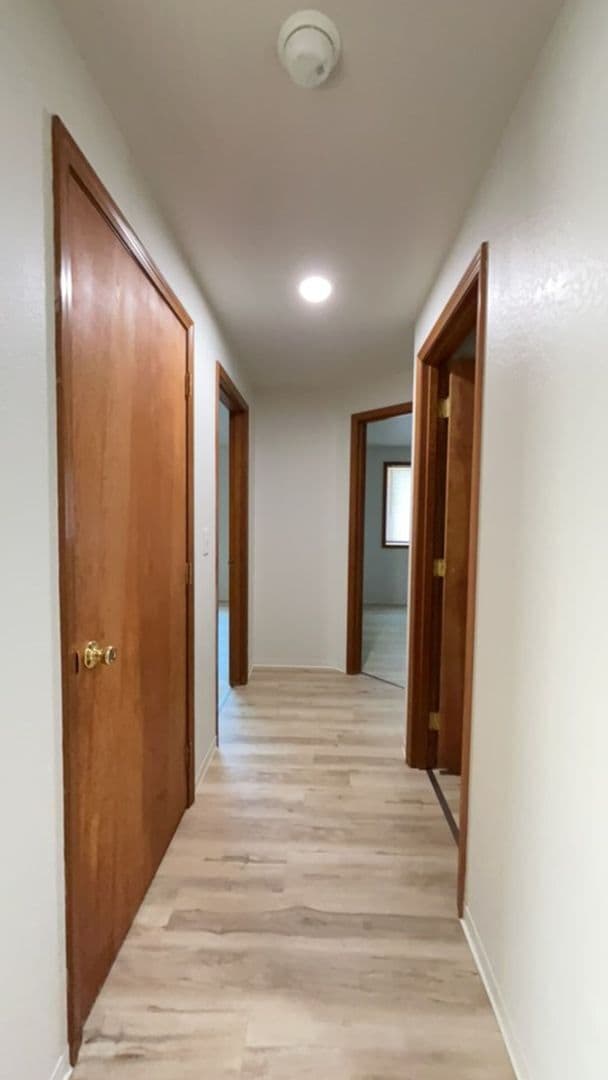 Building Photo - 3 Bedroom 2 bath house