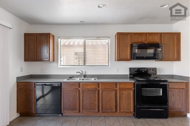 Building Photo - 3Bed/2.5Bath House in Maricopa! Move-In Ready on 07/09/2026!
