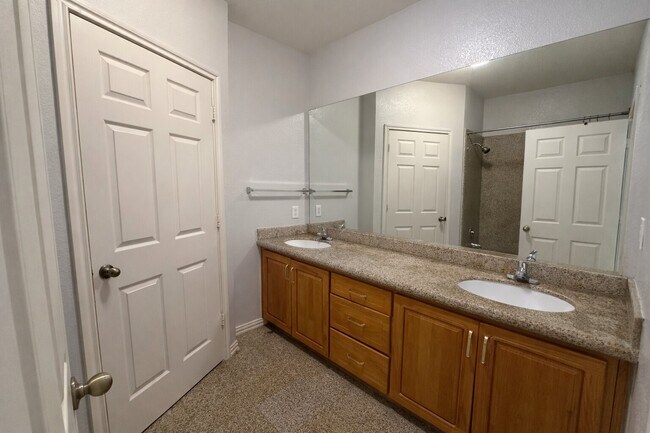 Building Photo - 9400 Bellaire Blvd