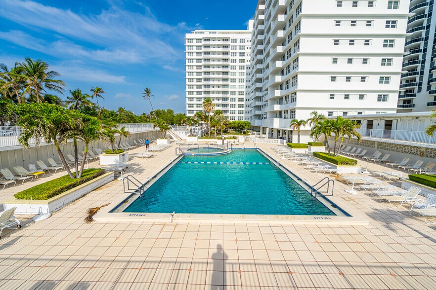 Building Photo - 4747 Collins Ave