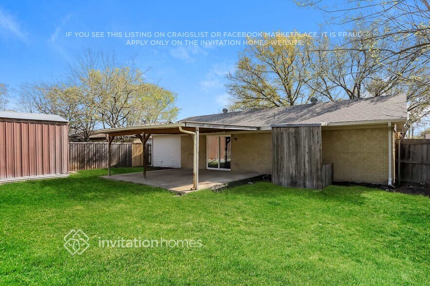 Building Photo - 215 Adams St