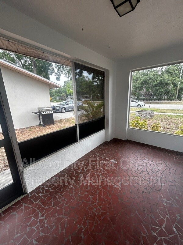 Building Photo - 556 Patricia Ave